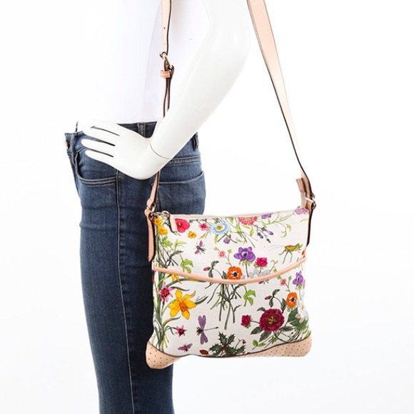 Gucci perforated floral print canvas oversized messenger crossbody - Picture 4 of 17